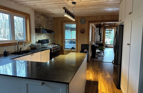 Saint-Ubalde Ski Chalet | Chalet Familial Lumineux, Spacieux et Intime - Lac Émeraude