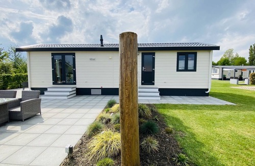 Ouwerkerk House | Chalet for 4 persons on a cozy campsite in Ouwerkerk