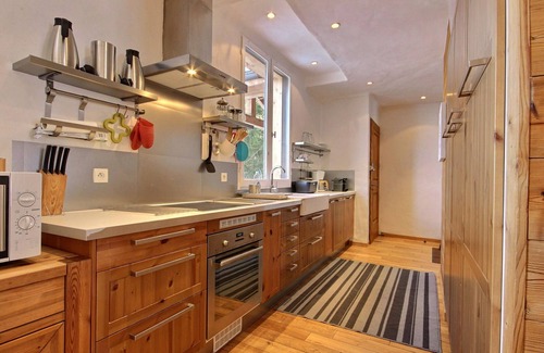 La Roche Ski Chalet | Chalet for 12 with sauna, jacuzzi, wifi, parking, pets allowed