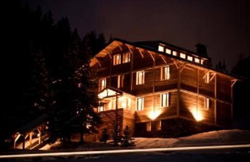 La Roche Ski Chalet | Chalet for 12, sauna, jacuzzi, pets allowed, parking