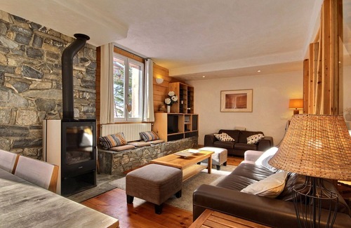 La Roche Ski Chalet | Chalet for 12, sauna, jacuzzi, pets allowed, parking