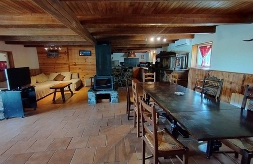 Besse-et-Saint-Anastaise Ski Chalet | Chalet in the heart of nature, ideal for families, pets allowed