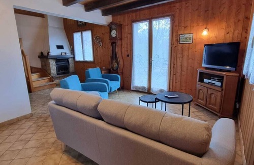 Le Bouchet-Mont-Charvin House | Chalet des Tuiles close to hiking trails (pets welcome!)