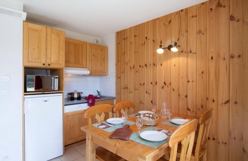 Saint-Etienne-en-Devoluy Ski Chalet | Chalet, wifi, fitness, swimming pool, terrace, balcony, parking, tv, ski locker, 40-50m²