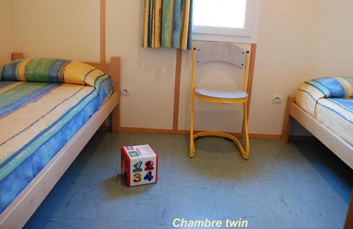 Blavignac Ski Chalet | Chalet 'Gazania Pour 6 Prix Semaine' with Mountain View, Shared Pool and Wi-Fi