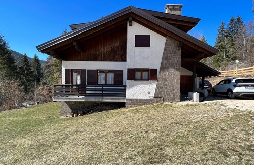 Folgaria Ski Chalet | Chalet 'Grazia' with Mountain View, Private Garden and Wi-Fi