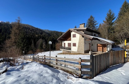 Folgaria Ski Chalet | Chalet 'Grazia' with Mountain View, Private Garden and Wi-Fi