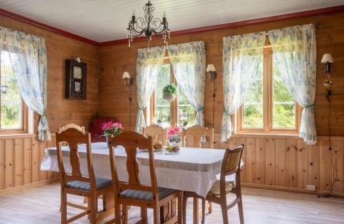Tysnes Ski Chalet | Chalet Gulehuset by Interhome