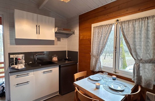Bretagne-d'Armagnac Apartment | Chalet 'Guzet 4 Personnes 6' with Private Terrace, Private Garden and Wi-Fi