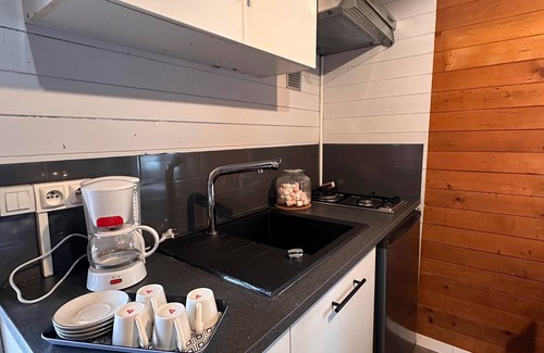 Bretagne-d'Armagnac Apartment | Chalet 'Guzet 4 Personnes 6' with Private Terrace, Private Garden and Wi-Fi