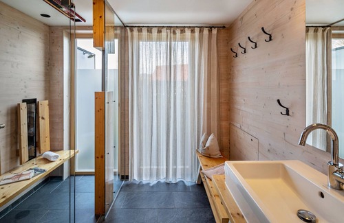 Mulverstedt Ski Chalet | Chalet 'Hainichhöfe 5' with Shared Terrace and Shared Garden