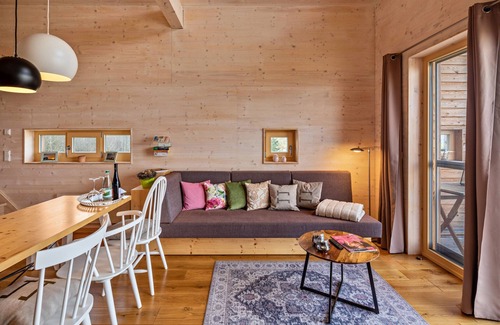 Mulverstedt Ski Chalet | Chalet 'Hainichhöfe 9' with Shared Terrace and Shared Garden