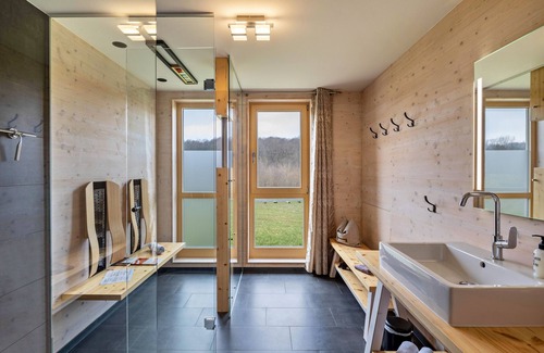 Mulverstedt Ski Chalet | Chalet 'Hainichhöfe 9' with Shared Terrace and Shared Garden
