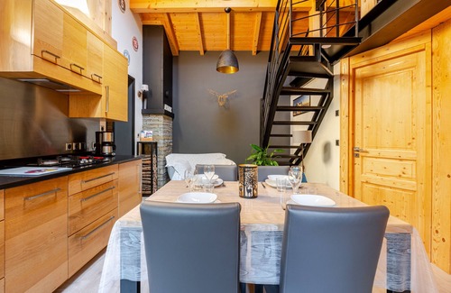 Saint-Oyen Ski Chalet | Chalet 'Helnes - Contemporain' with Mountain View, Private Terrace and Wi-Fi