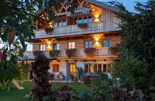 Gaißach Ski Chalet | Chalet 'Hochsitz' with Mountain View, Wi-Fi and Air Conditioning