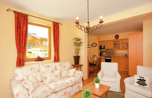 Hinterglemm Ski Chalet | Chalet in Saalbach near Ski Lift & Sauna