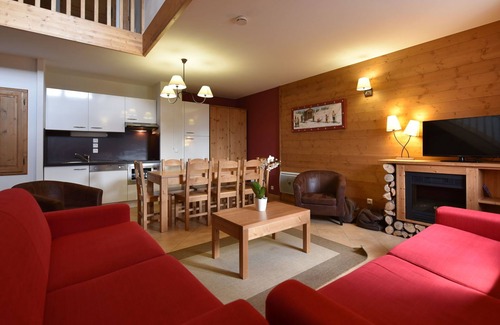 Sainte-Foy-Tarentaise Apartment | Chalet in Alps near Ski Slopes