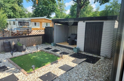 Schijndel Ski Chalet | Chalet in green area ~ Garden ~ Walk to Lake