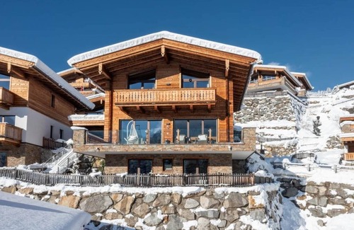 Schonbach Ski Chalet | Chalet in Neukirchen with Ski-In Access