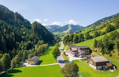 Saalbach Ski Chalet | Chalet in Saalbach Near Ski Lift