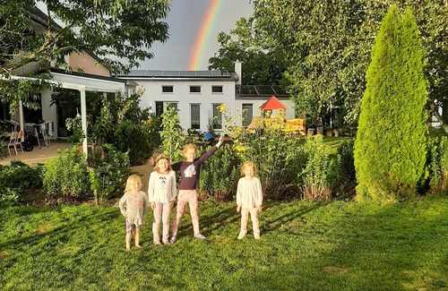 Keidelheim House | Chalet in the orchard and play garden