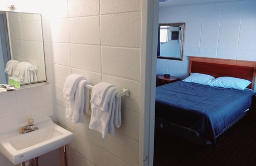 Dryden Hotel | Chalet Inn Motel