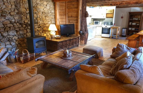 Entremont Ski Chalet | Chalet Jamoo, an authentic renovated farmhouse in the heart of the Aravis mountains