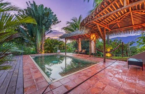 Ciudad Cortes Ski Chalet | Chalet Jardin Tropical