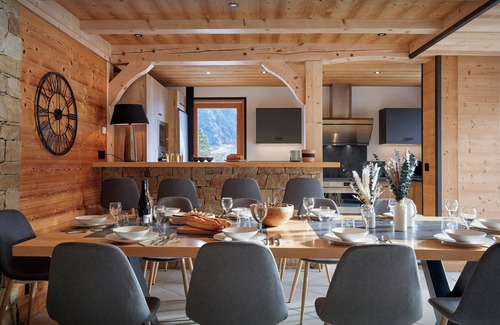 Thones Ski Chalet | Chalet Julena - modern ski chalet for 12, sauna & games room - OVO Network