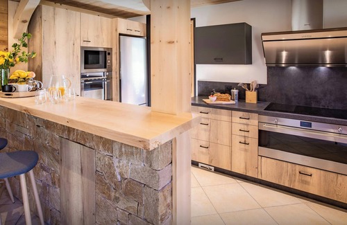 Thones Ski Chalet | Chalet Julena - modern ski chalet for 12, sauna & games room - OVO Network