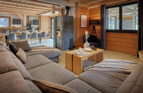 Thones Ski Chalet | Chalet Julena - modern ski chalet for 12, sauna & games room - OVO Network