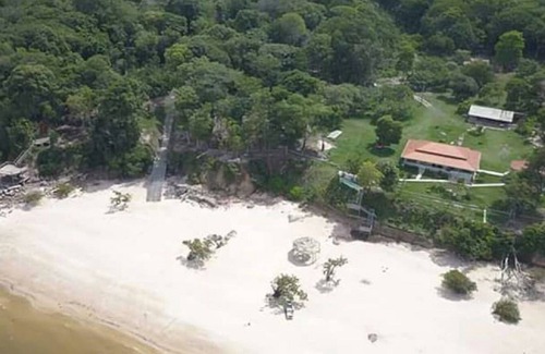 Santarem Ski Chalet | Chalet Juquiri, integrated into nature.