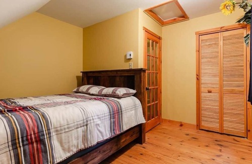 Les Pays-d'en-Haut Regional County Municipality Ski Chalet | Chalet Le Rustique; leschalets.com