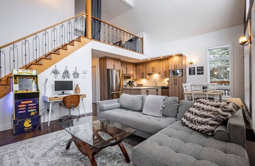 Chertsey Ski Chalet | Chalet l'Hybride~ Jeux & Arcade ~ Spa ~ bord de rivière
