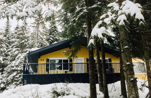 St-Adolphe-d'Howard Ski Chalet | Chalet la belle vie