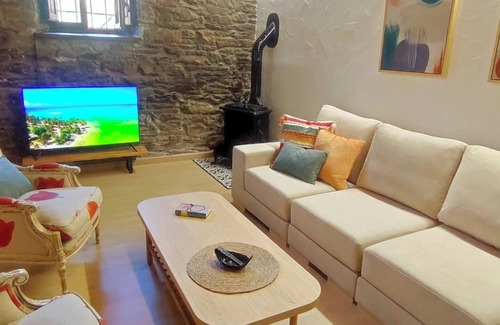 Caboalles de Abajo Ski Chalet | Chalet 'La Escondida' with Mountain View, Private Terrace and Wi-Fi