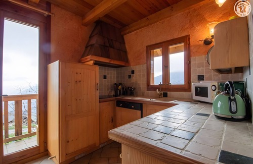 Jarrier Ski Chalet | Chalet 'La Gelinotte - Jarrier' with Mountain View, Private Terrace and Wi-Fi