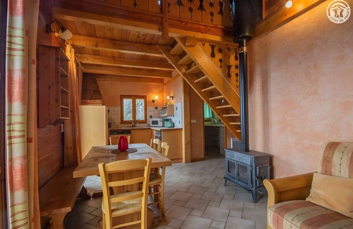Jarrier Ski Chalet | Chalet 'La Gelinotte - Jarrier' with Mountain View, Private Terrace and Wi-Fi