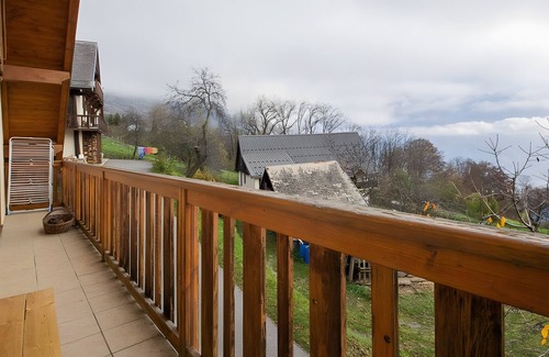 Jarrier Ski Chalet | Chalet 'La Gelinotte - Jarrier' with Mountain View, Private Terrace and Wi-Fi
