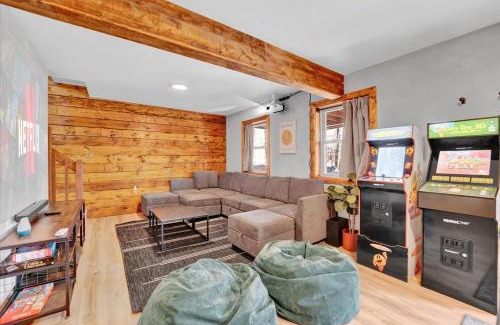Gouldsboro Ski Chalet | Chalet Lake, Movie Theater, Hot Tub, Arcade