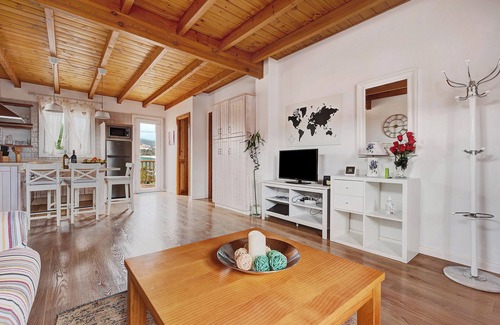 La Mancha Apartment | Chalet las Viñas 2 with Mountain View, Wi-Fi, Garden & Terrace