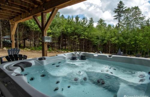 Saint Come Ski Chalet | Chalet le 70 Private Hot Tub
