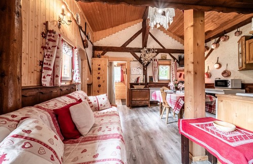 Vacheresse Ski Chalet | Chalet 'Le Glacier 2 Étoiles' with Mountain View, Private Garden and Wi-Fi
