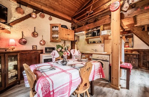 Vacheresse Ski Chalet | Chalet 'Le Glacier 2 Étoiles' with Mountain View, Private Garden and Wi-Fi