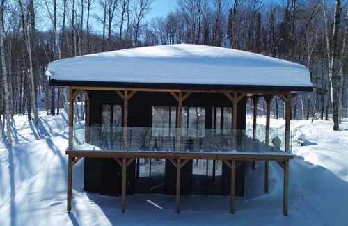 Lamarche House | Chalet le Maikan - Intimate refuge with spa, private beach and nature escape