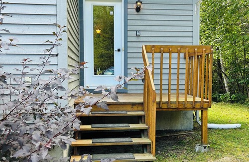 Mont-Laurier Ski Chalet | Chalet Le Malpic, Laurentides, Bord de l'eau, en pleine nature. Animaux acceptés