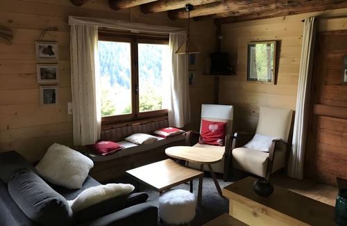 Le Reposoir Ski Chalet | Chalet "Le Petit Ranch" with Mountain View and Private Garden