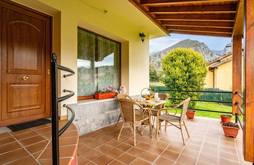 San Juan de Parres Apartment | Chalet 'Les Cuartes 2' with Mountain Views, Private Terrace and Private Garden