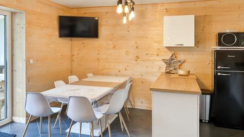 Laveissiere Apartment | Chalet les Estives au pied des pistes, le lioran, terrasse, 2 chambres, 4 lits