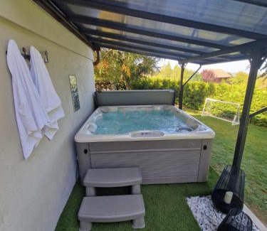 Gerbepal Ski Chalet | Chalet les Jales Jacuzzi et étang !